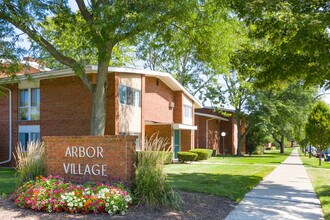 Arbor Village Apartments in Ann Arbor, MI - Building Photo - Building Photo
