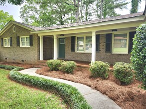 1482 Wesley Dr in Griffin, GA - Building Photo - Building Photo