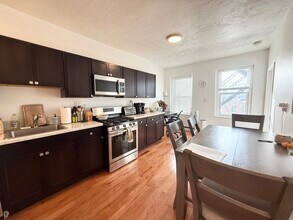 66 Hammond St, Unit 3 in Boston, MA - Foto de edificio - Building Photo