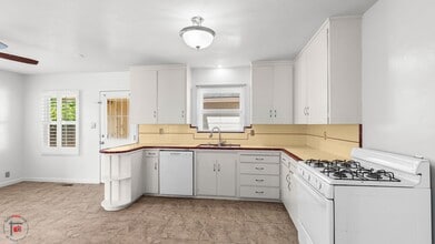 1549 Bronson Ave in Modesto, CA - Foto de edificio - Building Photo