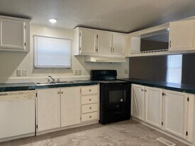 90 Maple St in Maxwell, TX - Building Photo