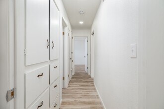 1626 Goldenwood Dr in Modesto, CA - Building Photo - Building Photo