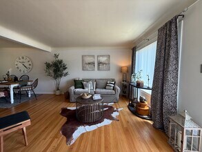 2065 E Maple Rd, Unit 2065 in Birmingham, MI - Building Photo - Building Photo