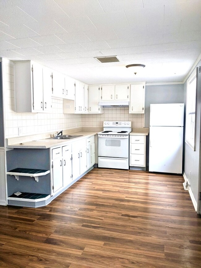 property at 2506-2510 Oriole Ln