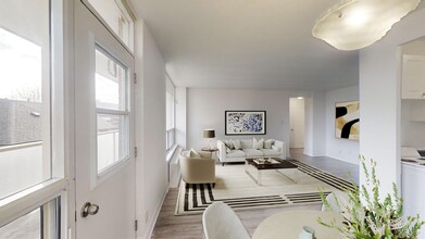 166 Carlton Street in Toronto, ON - Building Photo - Building Photo