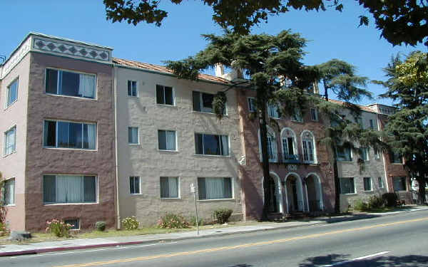 Eastwood Apartments in Oakland, CA - Building Photo - Building Photo