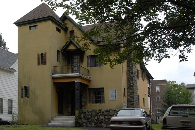 128 Chapin St in Binghamton, NY - Foto de edificio - Building Photo