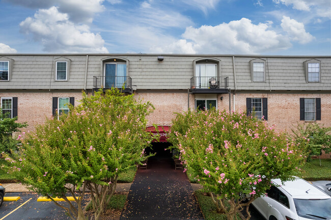 The Summit Condominiums in Austin, TX - Foto de edificio - Building Photo