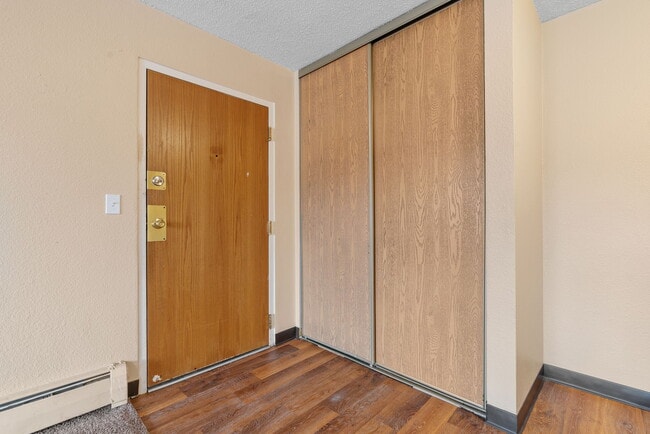 Clark Place Apartments & Townhomes in South St. Paul, MN - Building Photo - Building Photo