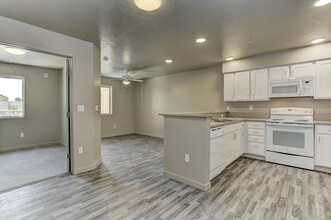 Sky Ridge Apartments in Nampa, ID - Building Photo - Building Photo