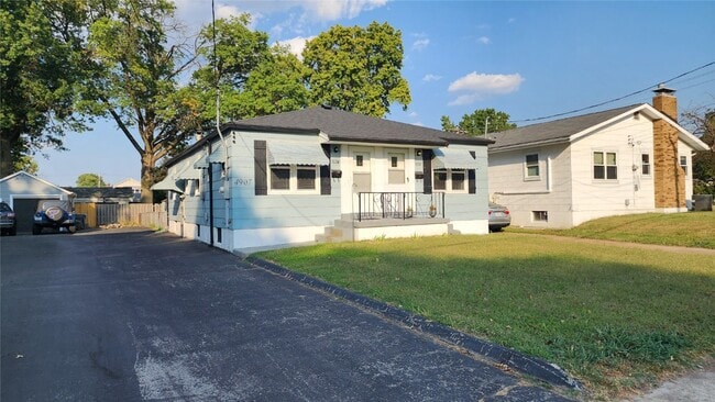 property at 4907 Heege Rd
