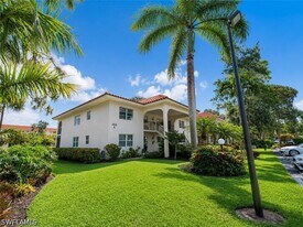 1056 Forest Lakes Dr in Naples, FL - Building Photo