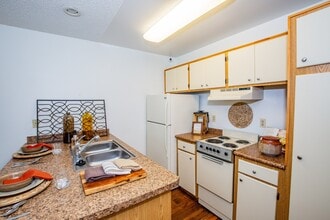 Sky Harbor Apartments in Salt Lake City, UT - Building Photo - Building Photo