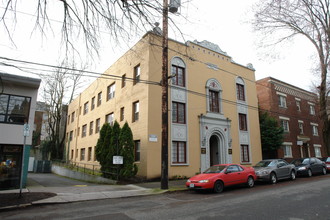 Teshnor Manor in Portland, OR - Building Photo - Building Photo