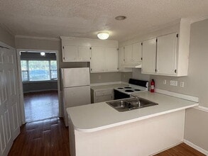 3902 Sterling Pointe Dr in Winterville, NC - Building Photo - Building Photo