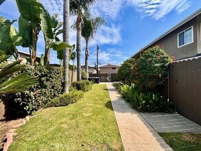 17102 Emerald Ln, Unit 1 in Huntington Beach, CA - Foto de edificio - Building Photo