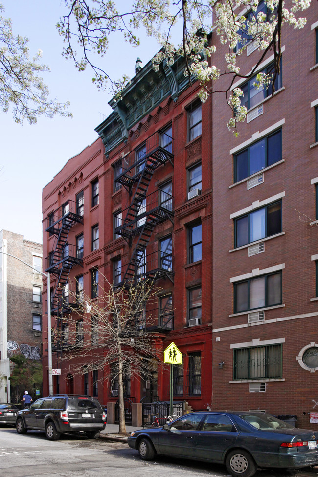 607 E 11th St in New York, NY - Foto de edificio - Building Photo