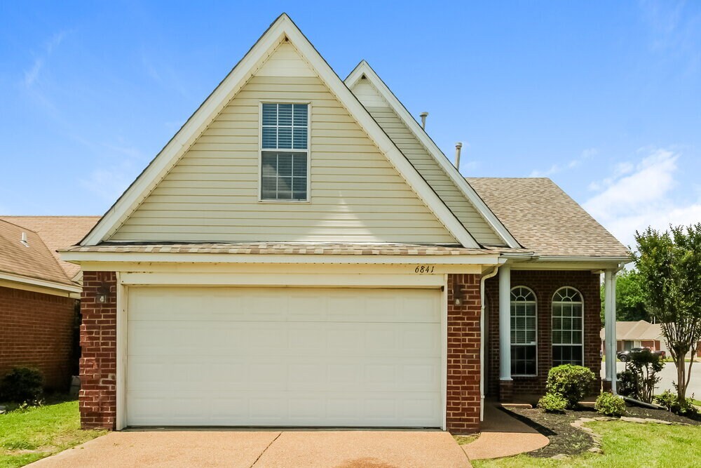 6841 Charlotte Dr in Olive Branch, MS - Building Photo