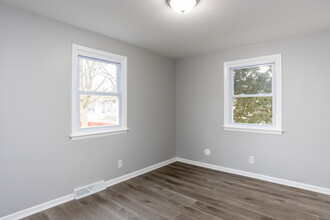 Valley Manor Apartments in Syracuse, NY - Building Photo - Interior Photo