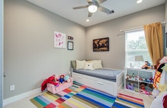 1221 W Tidwell Rd in Houston, TX - Building Photo - Building Photo