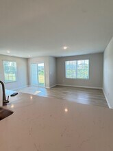 813 Powder Br Dr in Reidville, SC - Building Photo - Building Photo