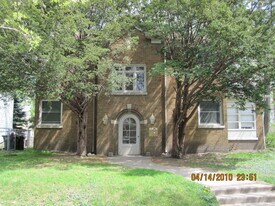 721 N Perry St, Unit Apt 2 Palmer student only in Davenport, IA - Building Photo