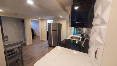 44 Belleview Ave, Unit Belleview Lower Unit in Salem, MA - Building Photo - Building Photo