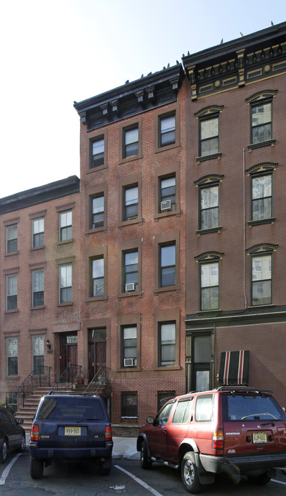 330 Hudson St in Hoboken, NJ - Building Photo