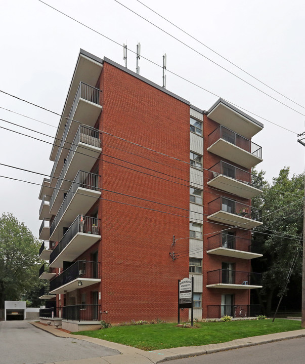 Marlis Place in Hamilton, ON - Building Photo