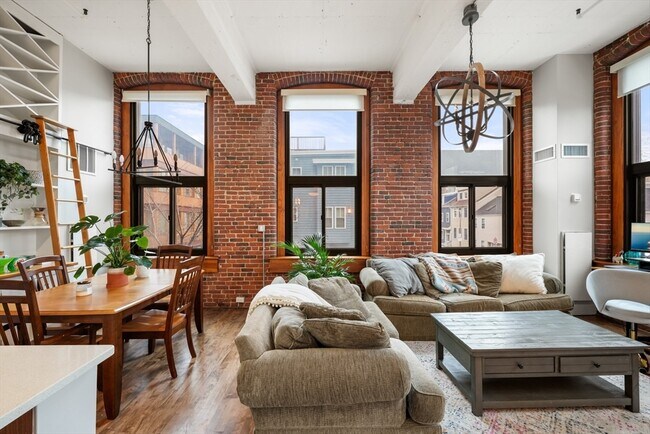 320 W 2nd St in Boston, MA - Building Photo - Building Photo