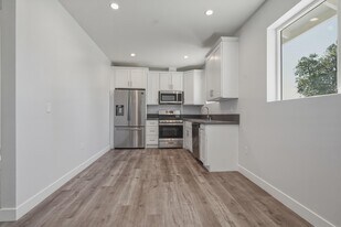 19833 Blythe St in Winnetka, CA - Building Photo