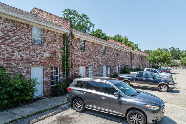 Golden Eagle Townhouses in Hattiesburg, MS - Building Photo - Building Photo