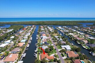 8337 SE Coconut St in Hobe Sound, FL - Building Photo - Building Photo