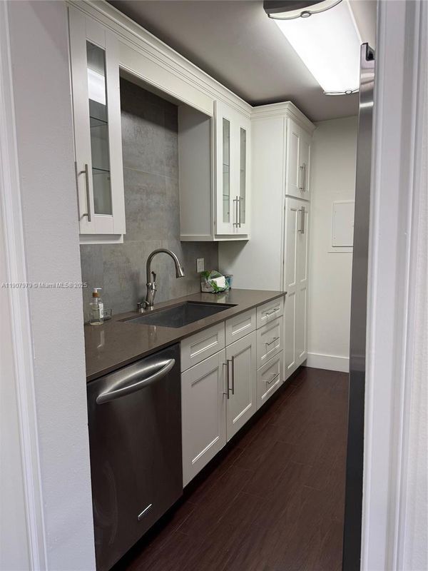 7985 SW 86th St in Miami, FL - Foto de edificio - Building Photo