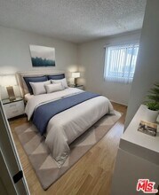 950 Edgecliffe Dr in Los Angeles, CA - Building Photo - Building Photo