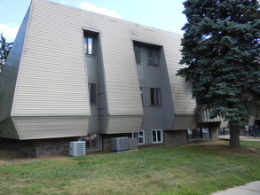 Hidden Cedars in Maumee, OH - Building Photo - Building Photo