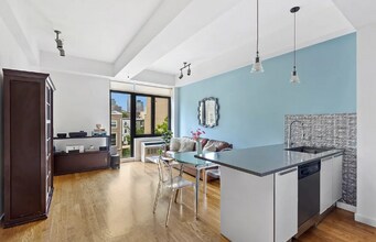 122 West St in Brooklyn, NY - Building Photo - Building Photo