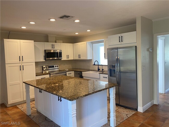 property at 1560 Maravilla Ave