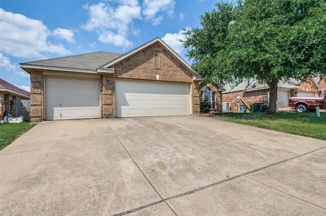 7702 Decoy Dr in Arlington, TX - Foto de edificio - Building Photo