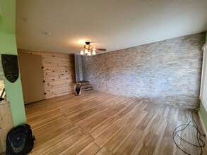 230 Shadybrook Ln in Las Vegas, NV - Foto de edificio - Building Photo