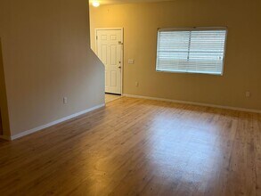 2050 Los Feliz St in Las Vegas, NV - Building Photo - Building Photo