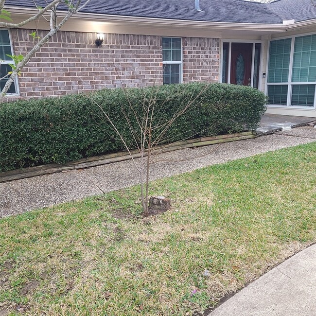 property at 1006 Walnut Bend Ln