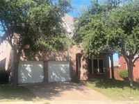 1215 Nocona Dr in Irving, TX - Foto de edificio - Building Photo