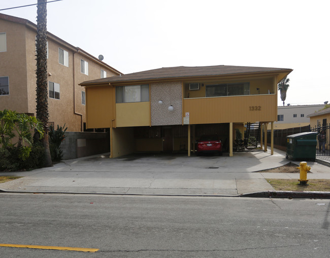 1332 E Harvard St in Glendale, CA - Foto de edificio - Building Photo