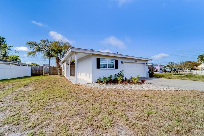 10618 Orange Blossom Ln in Seminole, FL - Foto de edificio - Building Photo