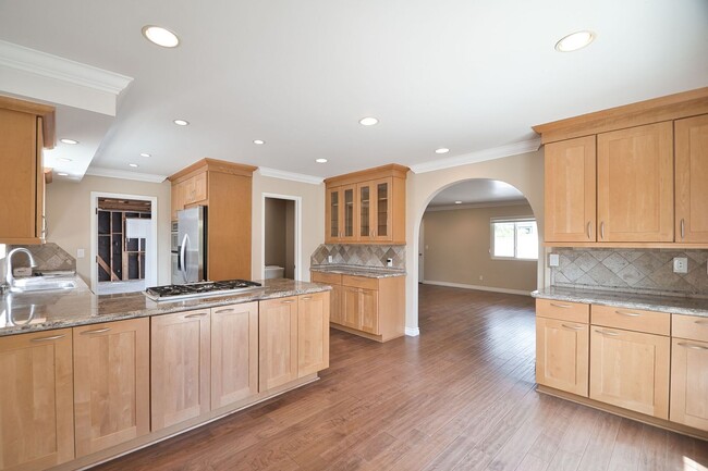 2414 Voorhees Ave in Redondo Beach, CA - Foto de edificio - Building Photo