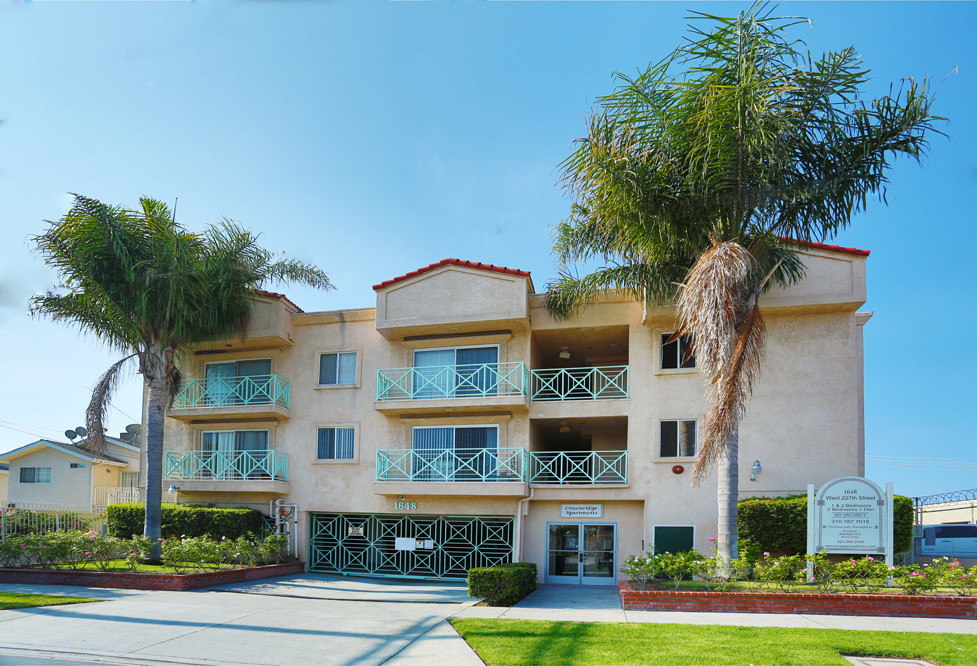 Crown Ridge Apartments in Torrance, CA - Building Photo