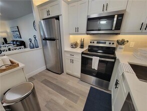 200 Forest Lakes Blvd in Naples, FL - Building Photo - Building Photo