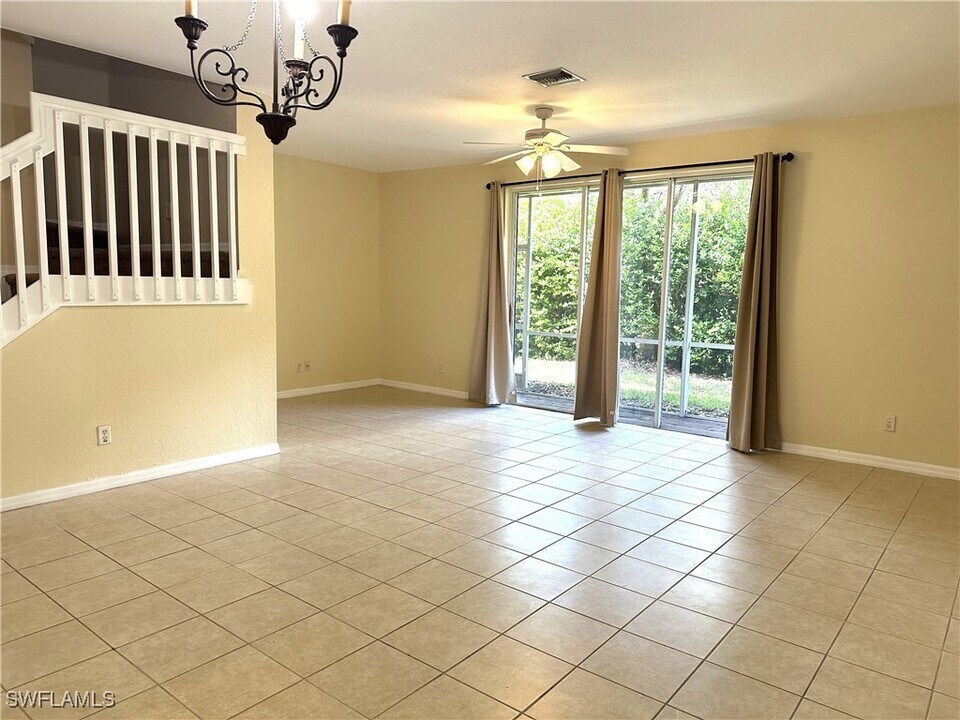9638 Roundstone Cir in Ft. Myers, FL - Building Photo