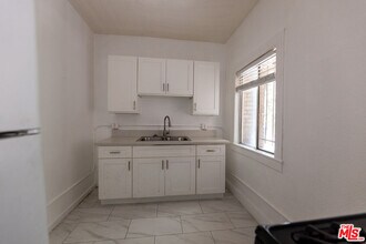 661 Shatto Pl in Los Angeles, CA - Building Photo - Building Photo